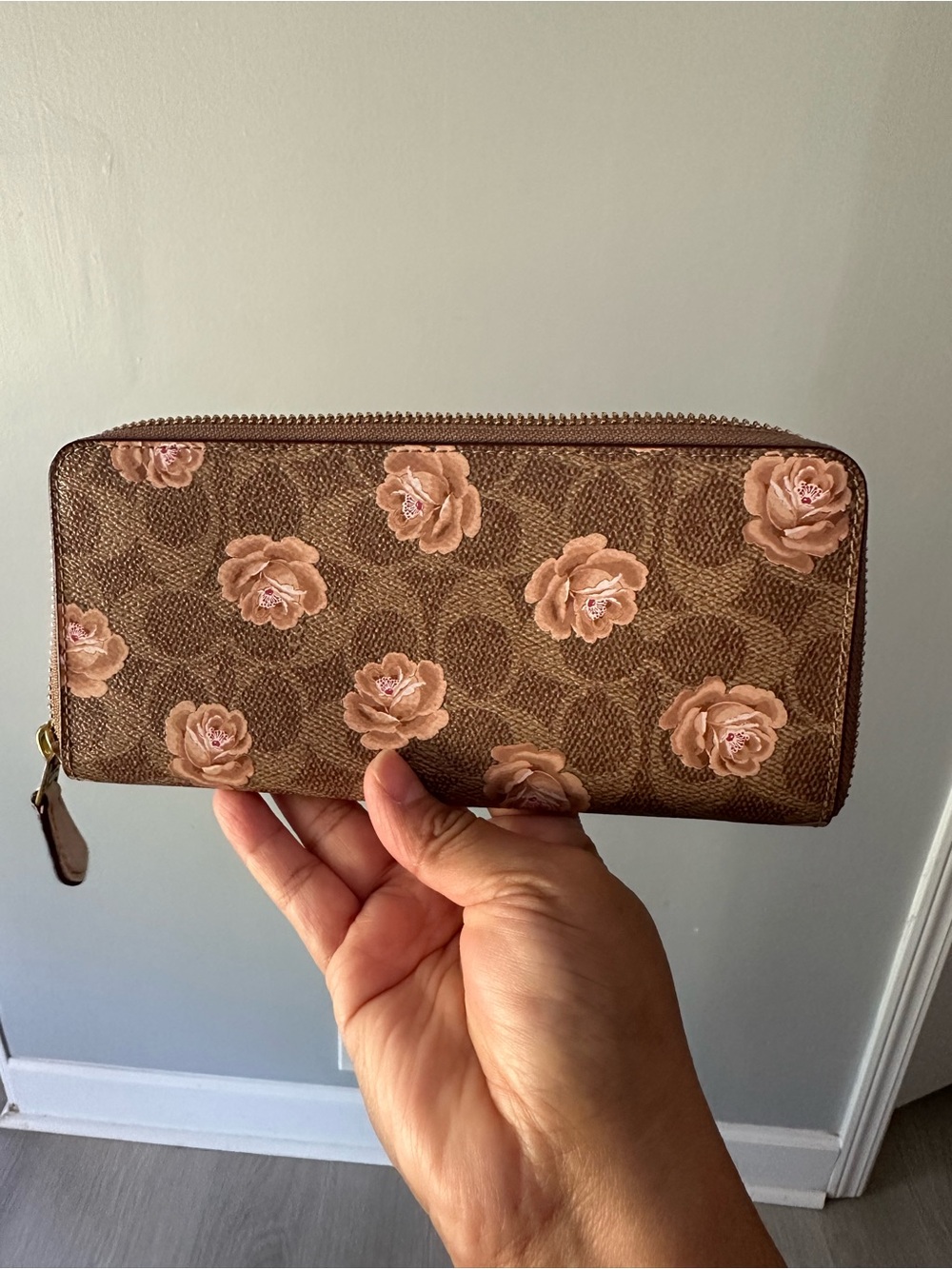 Coach Accordion Zip Wallet with Floral print - Picture 3 of 11